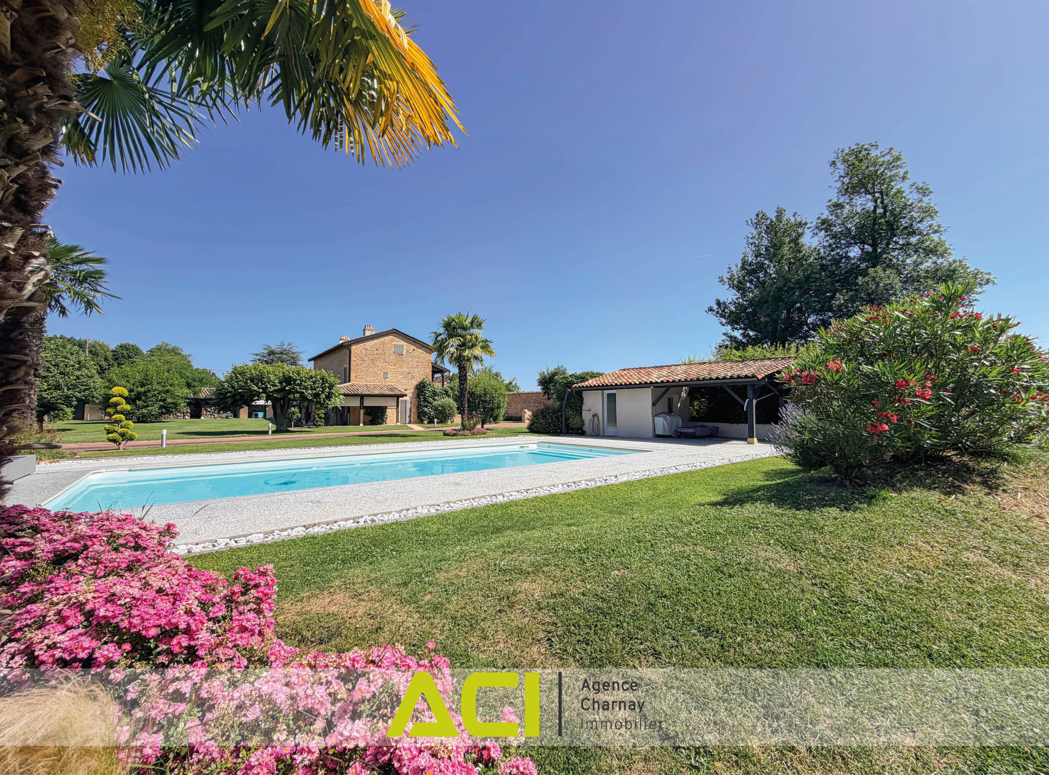 CHARNAY - SUPERBE PROPRIETE RENOVEE AVEC PISCINE, DEPENDANCE